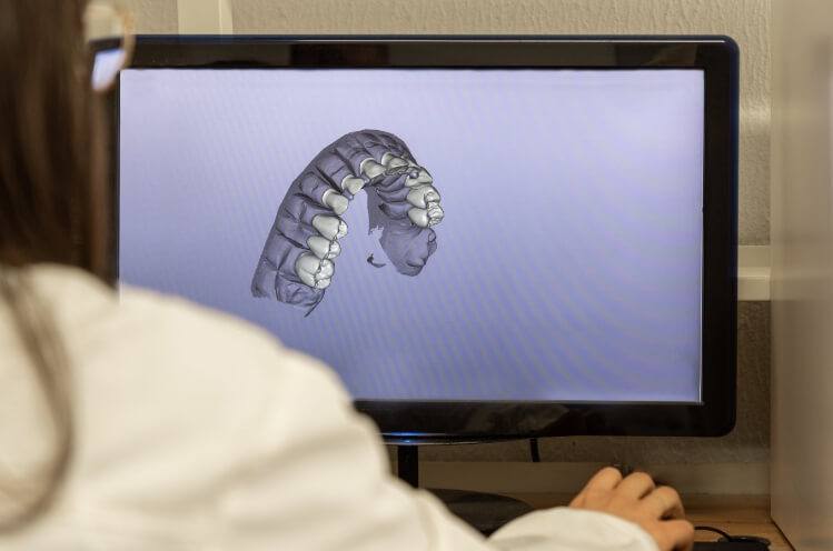 Digital dental impressions on chair side computer monitor