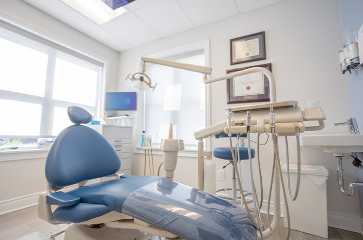 Woman receiving tooth canal therapy