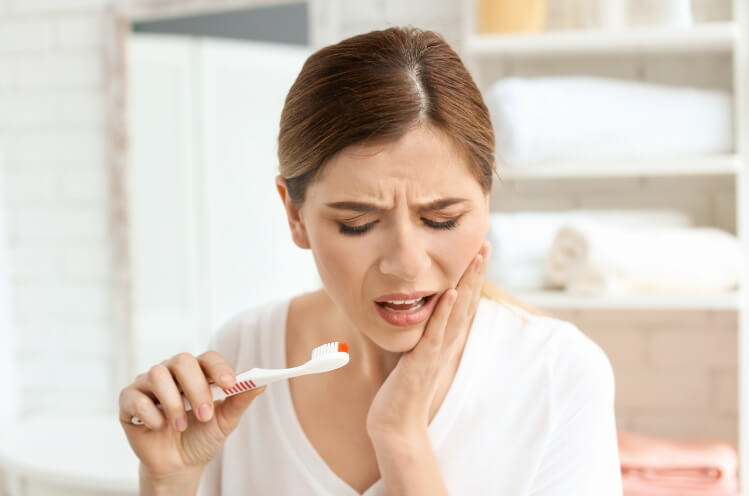 Woman in pain before wisdom tooth extractions